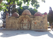 بعد عدة مطالبات - البلدية تقوم بأعمال صيانة أولية في سبيل أبو نبوت